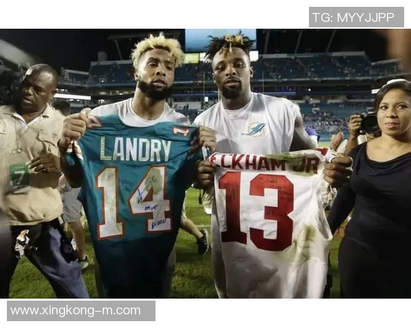 烫头发型引发热议的足球明星们 探秘背后的个性与潮流风潮 烫头发型引发热议的足球明星们 探秘背后的个性与潮流风潮